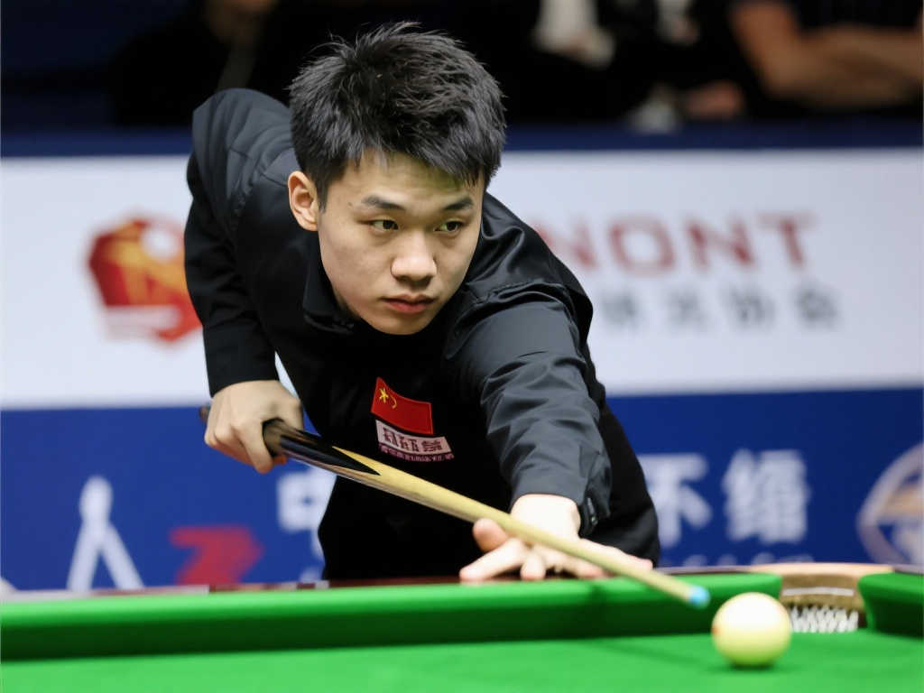 动作蓄势待 动作蓄势待